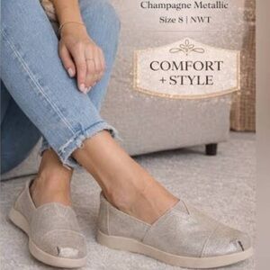 Toms Women's leather Sparkle Slip-On Flats champagne suede